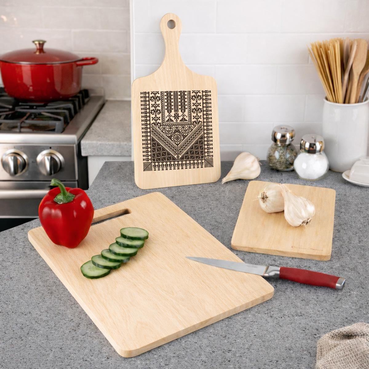 Natural Maple Cutting Board – Laser Engraved Palestinian Tatreez Pattern
