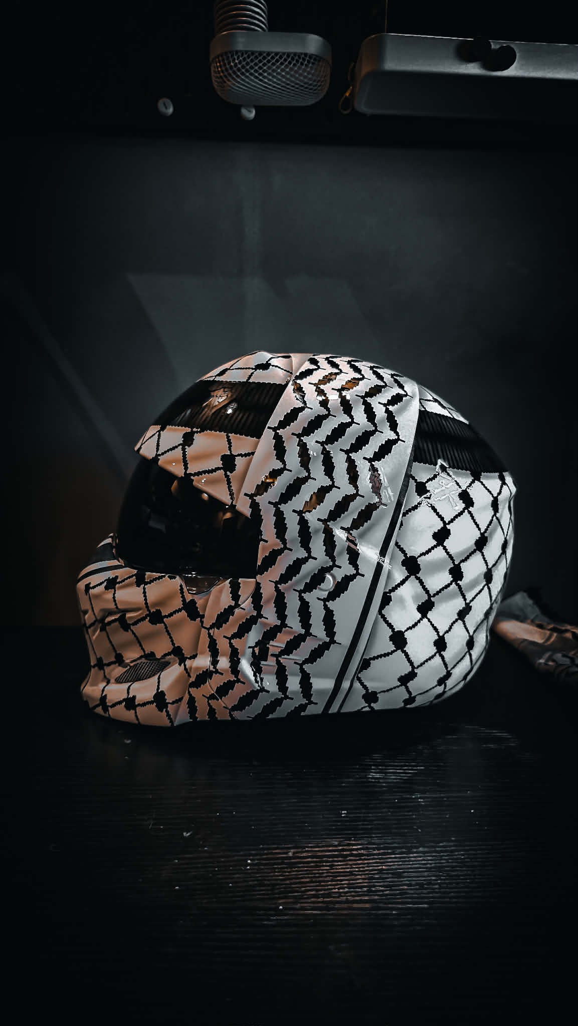 Saudi Jordan Palestine Keffiyeh / Shemagh Motorcycle Bedouin Arabian Assasin Helmet