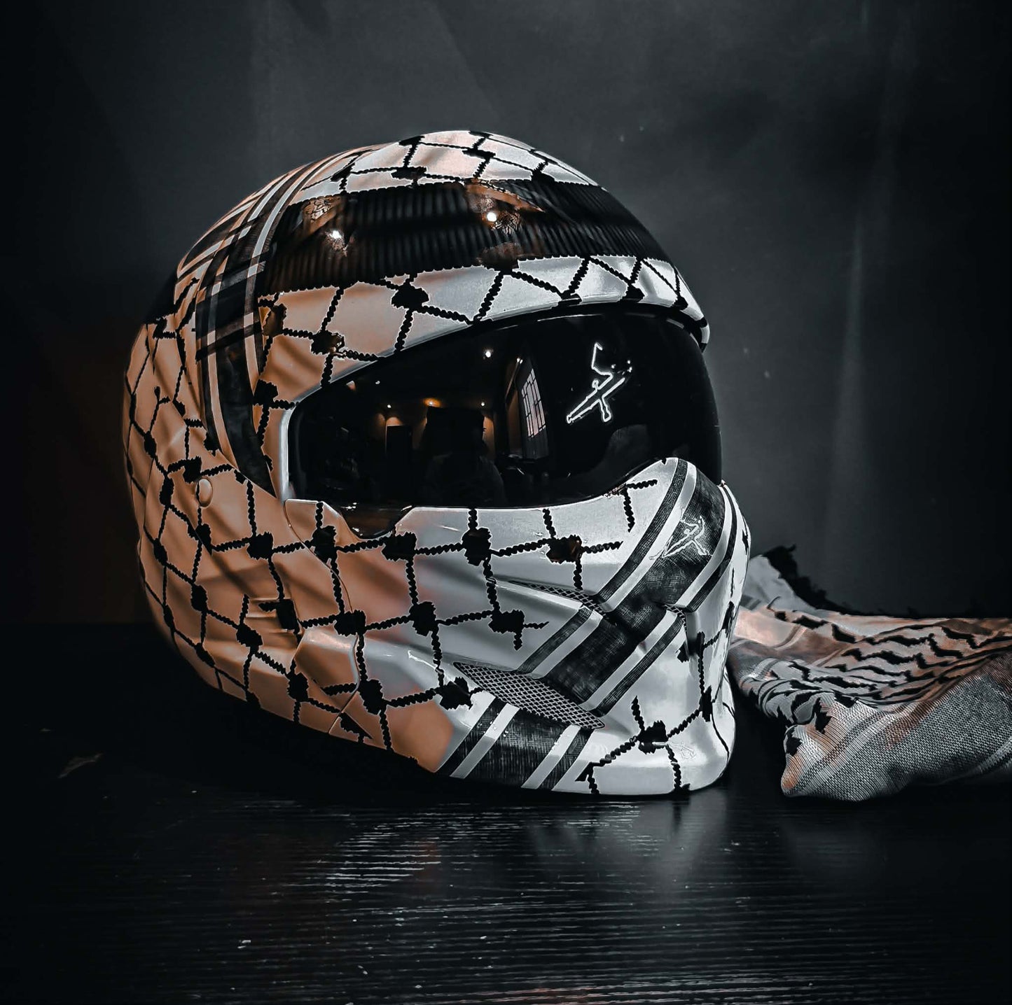 Saudi Jordan Palestine Keffiyeh / Shemagh Motorcycle Bedouin Arabian Assasin Helmet