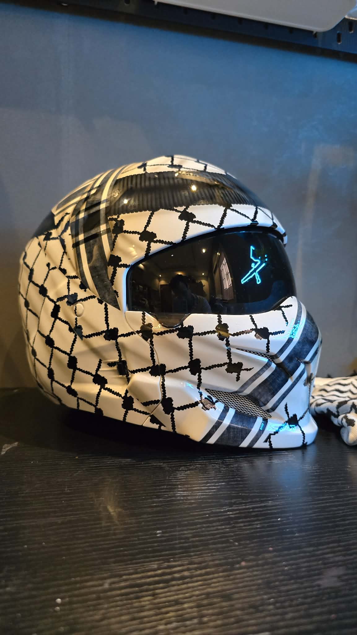 Saudi Jordan Palestine Keffiyeh / Shemagh Motorcycle Bedouin Arabian Assasin Helmet